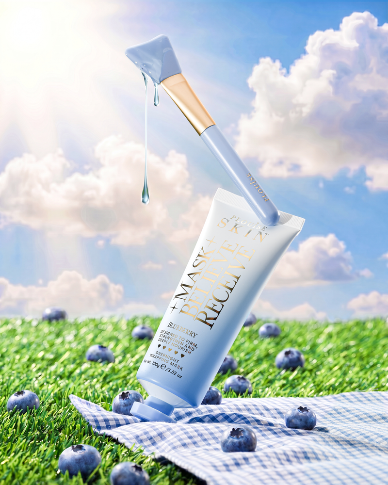 P.Louise Blueberry Overnight Wrapping Mask na trávě s borůvkami