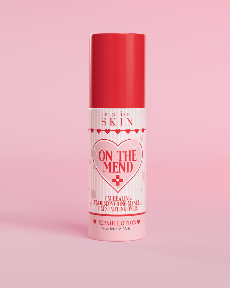 Růžová a červená lahvička P.Louise On The Mend Skin Barrier Repair Lotion