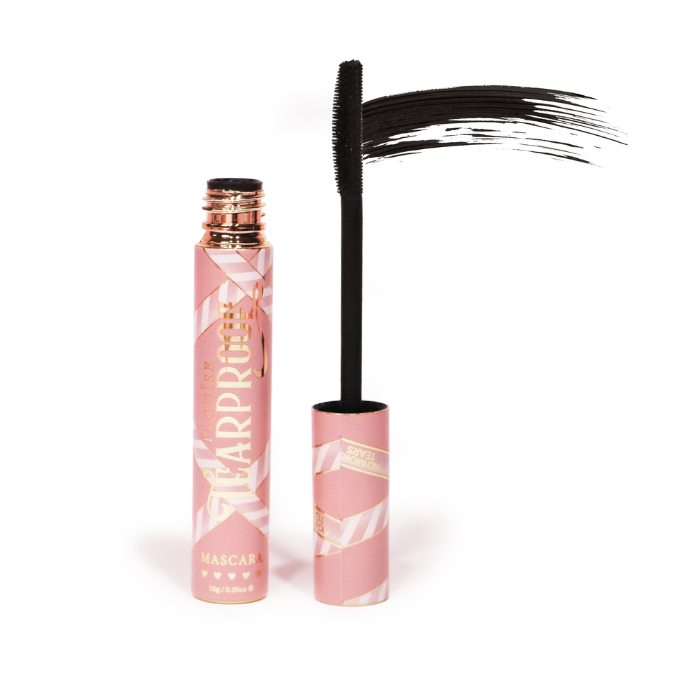 P. Louise Tearproof Mascara v černé barvě na bílém pozadí