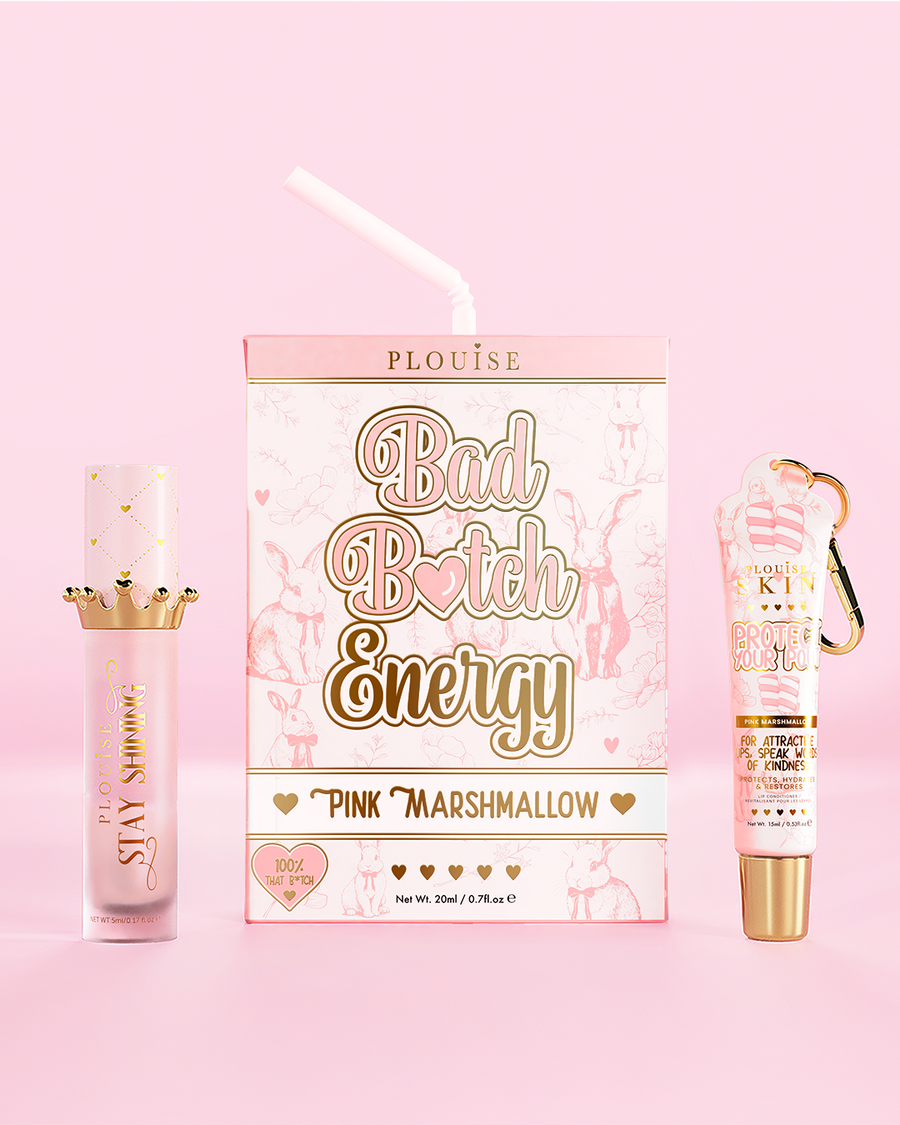P.Louise 'Bad Bitch Energy' duo růžové marshmallow rty na růžovém pozadí