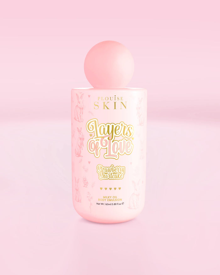 Růžová lahvička P.Louise Layers Of Love Milky Oil Body Emulsion s vůní jahodového koláče