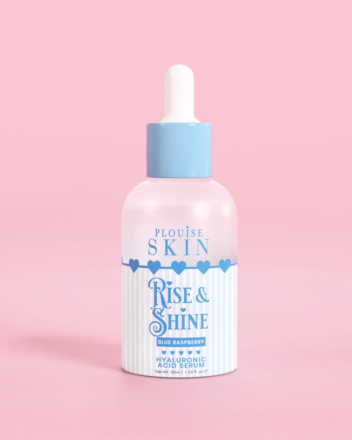 Modrá a bílá lahvička Hyaluronic Serum PLouise Rise and Shine v modré malině