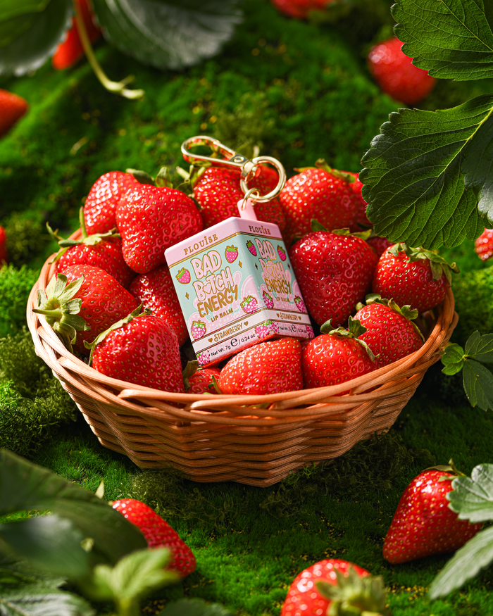 P.Louise Strawberry klíčenka balzám na rty v košíku s jahodami
