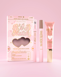 Je to kosmetická sada na obočí A Match obsahující pero P.Louise Signature Blend Pen, Blade & Fade Brow Pencil a Brow Balm, balená v růžových a zlatých krabičkách se srdíčkovými motivy.