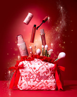 Růžová vánoční taštička na make-up P.Louise s červeným slavnostním designem s kosmetickými produkty vycházejícími nahoře na červeném pozadí se zlatými jiskrami