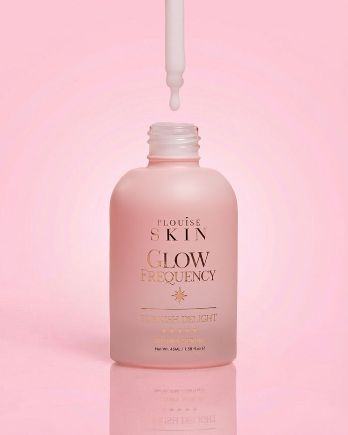 P.Louise Glow Frequency Glowy Serum láhev Turkish Delight
