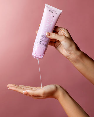 P.Louise_Hyaluronic_Acid_Hydrating_Facial_Cleanser_Model.jpg