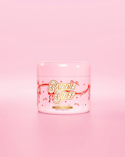 Růžová vana P.Louise nebo Baddie Buff Scalp and Body Sugar Scrub in Coconut Coast