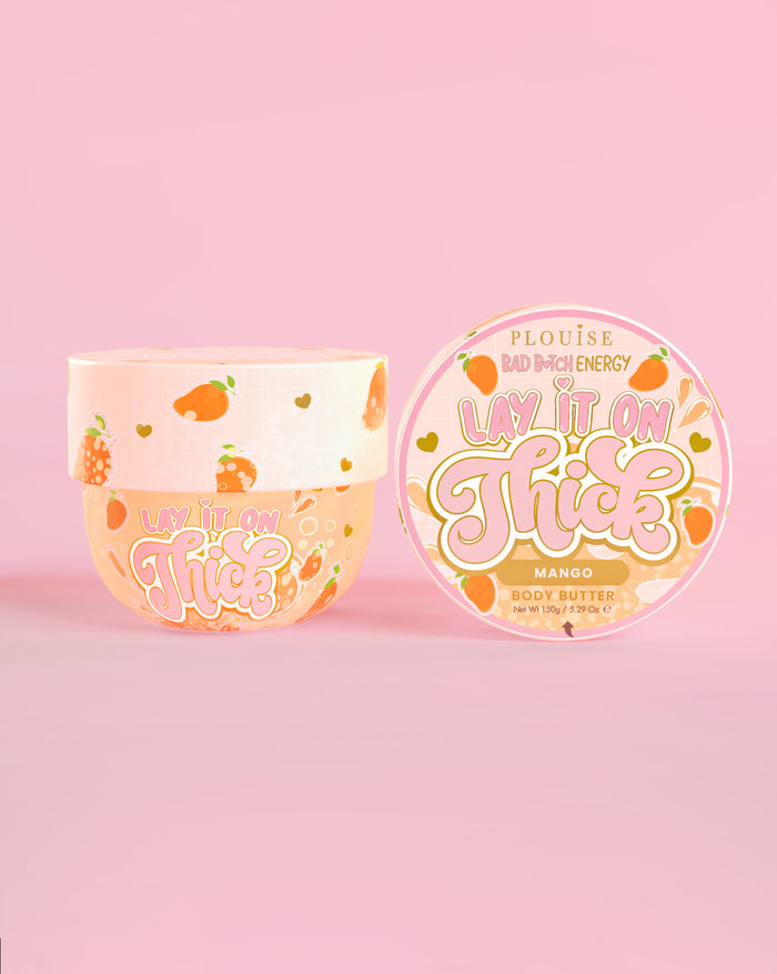 Tub of P. Louise 'Lay It On Thick' mangové tělové máslo na růžovém pozadí