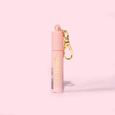 Obrázek P.Louise Mini Keychain Tearproof Mascara v růžové tubě se zlatým nápisem a zlatým nástavcem na klíčenku
