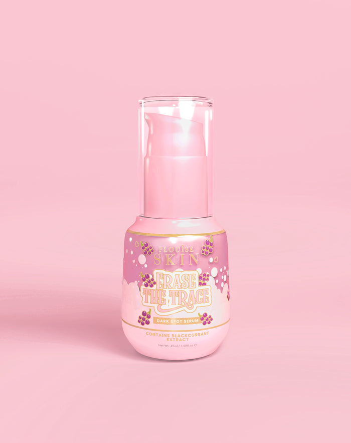 Růžová lahvička P. Louise Erase The Trace Dark Spot Correcting Serum na růžovém pozadí
