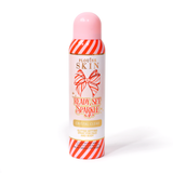 Láhev P. Louise Ready Set Sparkle Christmas Glitter Setting Spray s červenými a růžovými pruhy na lahvičce a červenou a růžovou pruhovanou mašlí na bílém pozadí