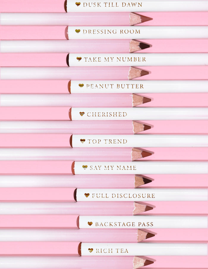 Obrázek P.Louise Ultimate Definition Sharpenable Lip Liners v řadě zobrazující spodní části a názvy jednotlivých odstínů na tužce