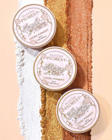 Tři nádobky P.Louise Stardust Secrets Loose Glitter Eyeshadow Pigments proti řadám třpytek odebraných z každé vany